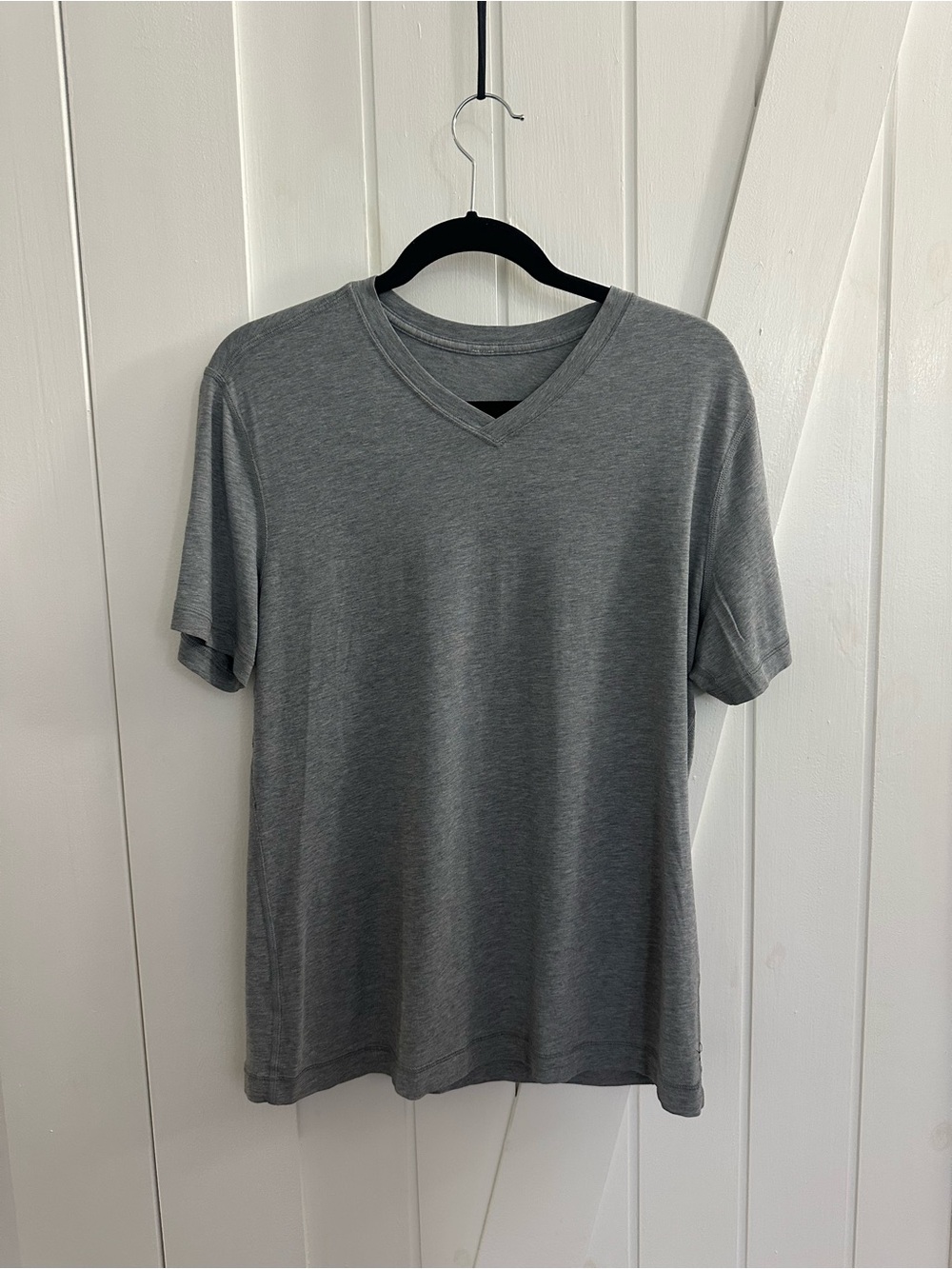 lululemon athletica Men's Heather Gray V-Neck Short Sleeve Tee